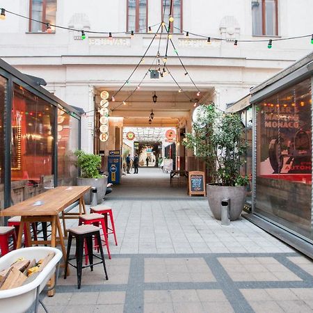 Ferienwohnung Inviting Flat In The Heart Of Town Budapest Exterior foto