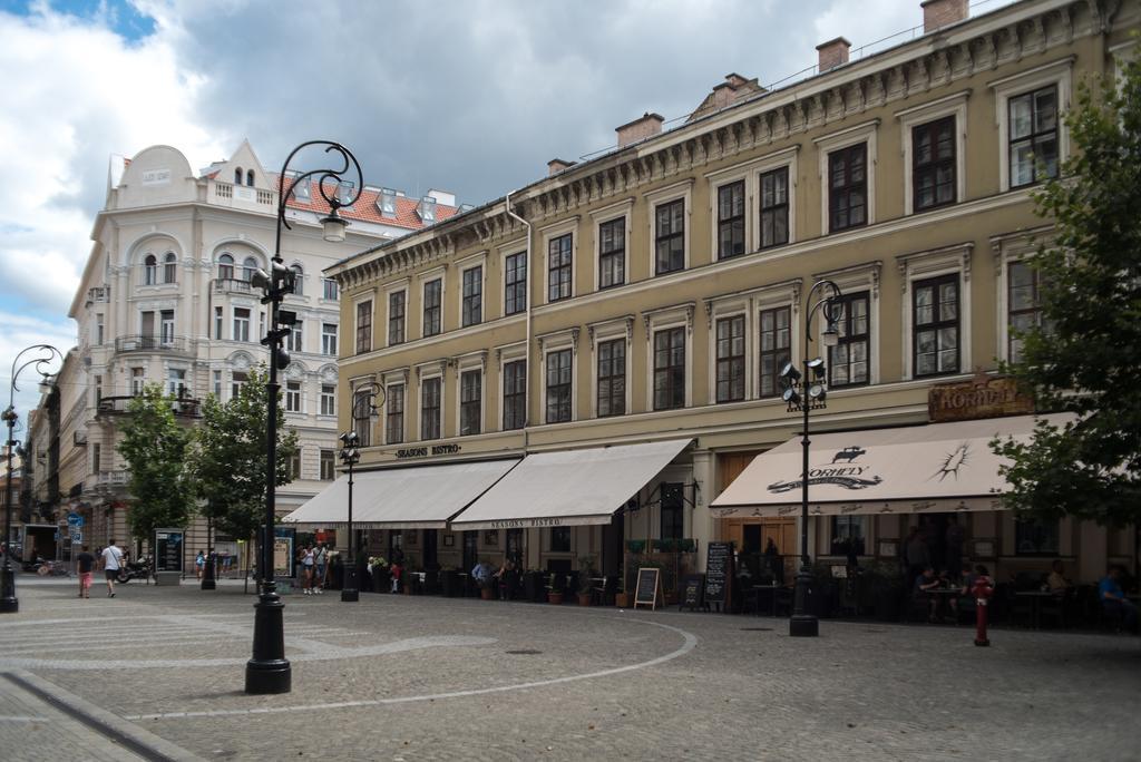 Ferienwohnung Inviting Flat In The Heart Of Town Budapest Exterior foto