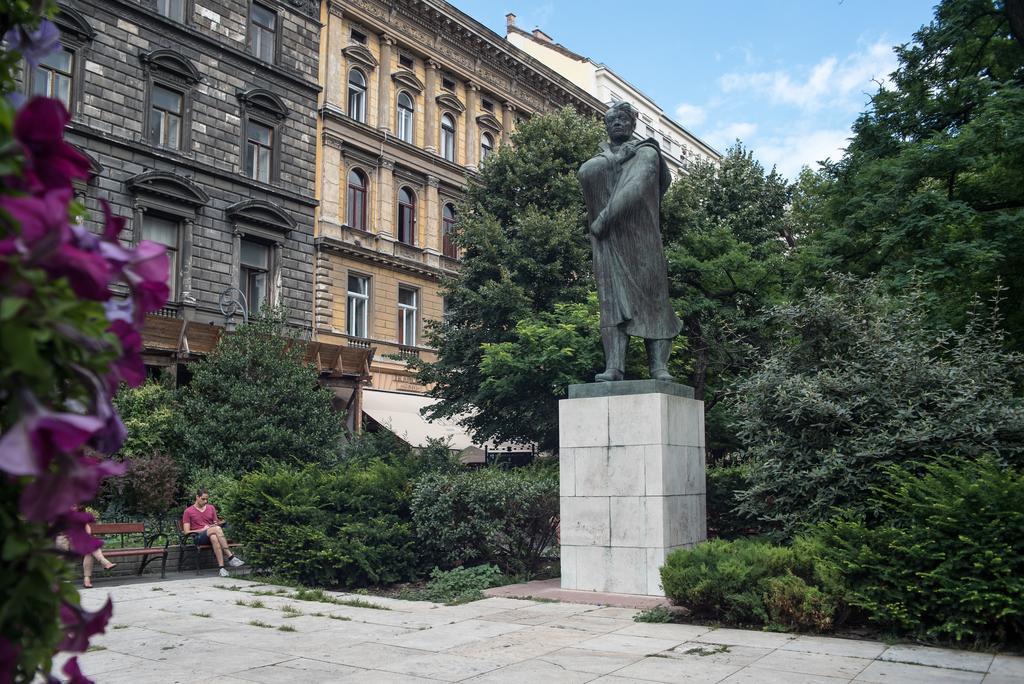 Ferienwohnung Inviting Flat In The Heart Of Town Budapest Exterior foto