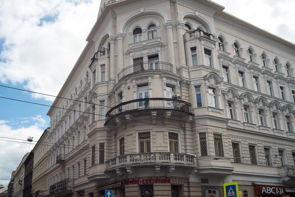 Ferienwohnung Inviting Flat In The Heart Of Town Budapest Exterior foto