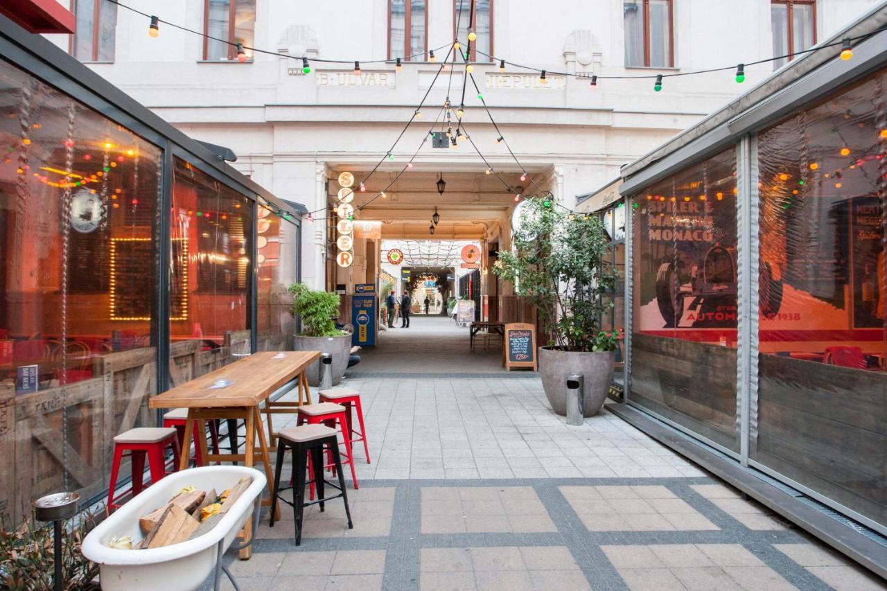Ferienwohnung Inviting Flat In The Heart Of Town Budapest Exterior foto