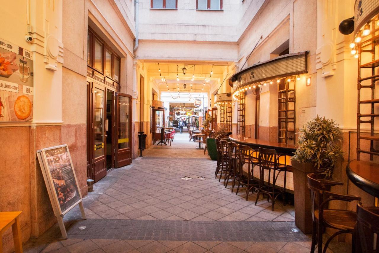 Ferienwohnung Inviting Flat In The Heart Of Town Budapest Exterior foto