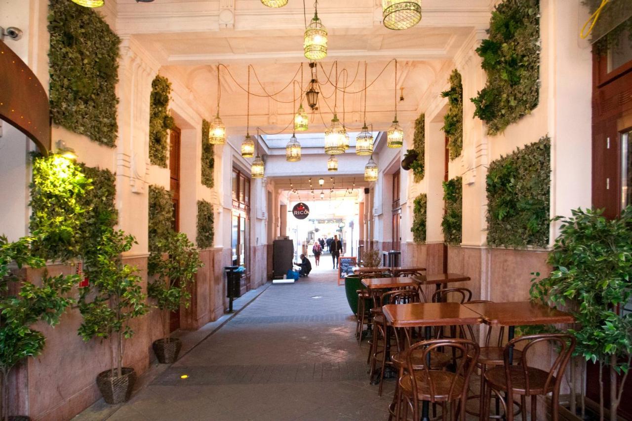 Ferienwohnung Inviting Flat In The Heart Of Town Budapest Exterior foto