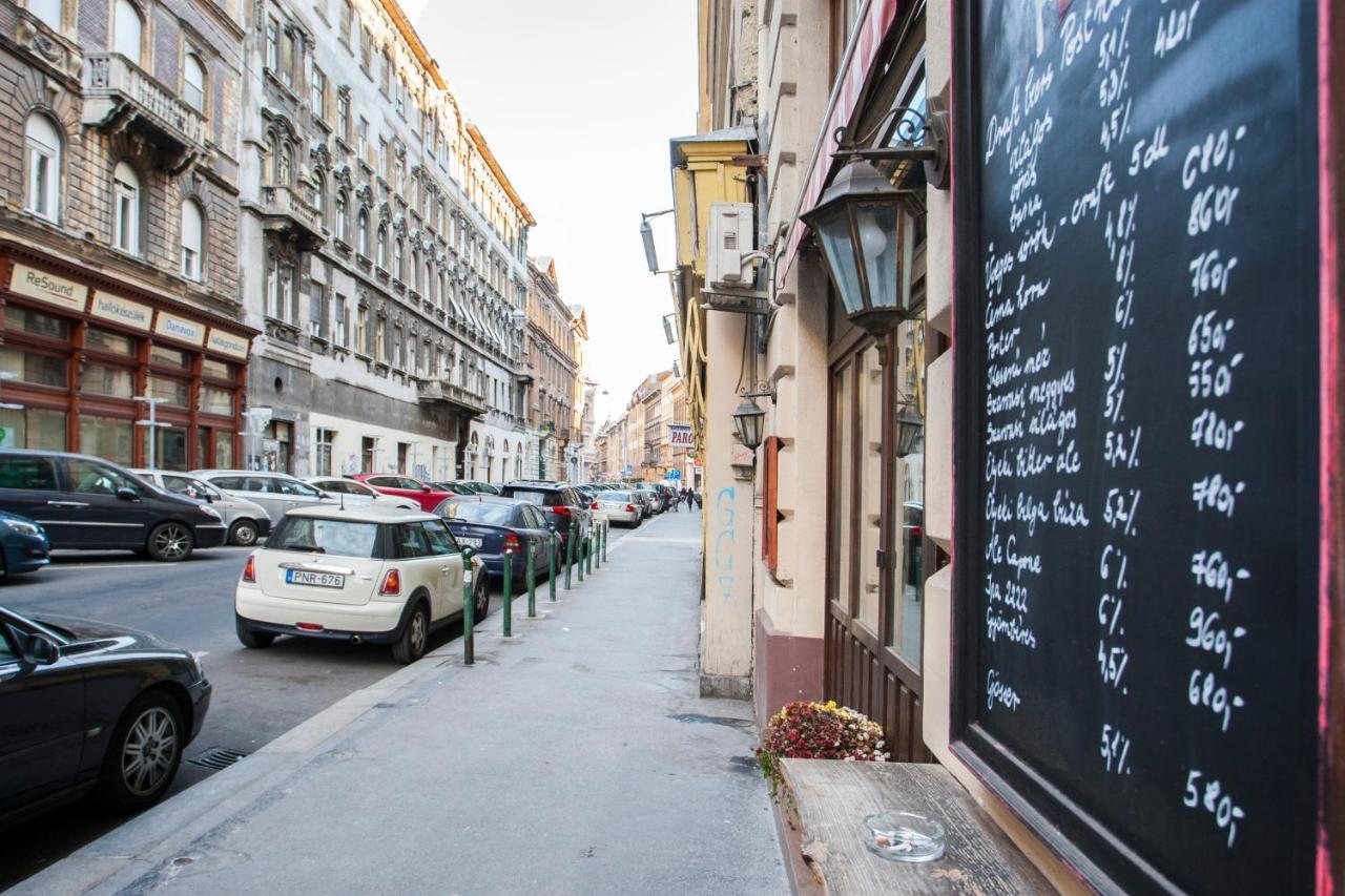 Ferienwohnung Inviting Flat In The Heart Of Town Budapest Exterior foto